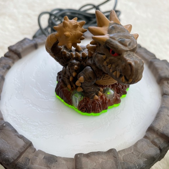 Skylander And Characters Bundle - Picture 8 of 16